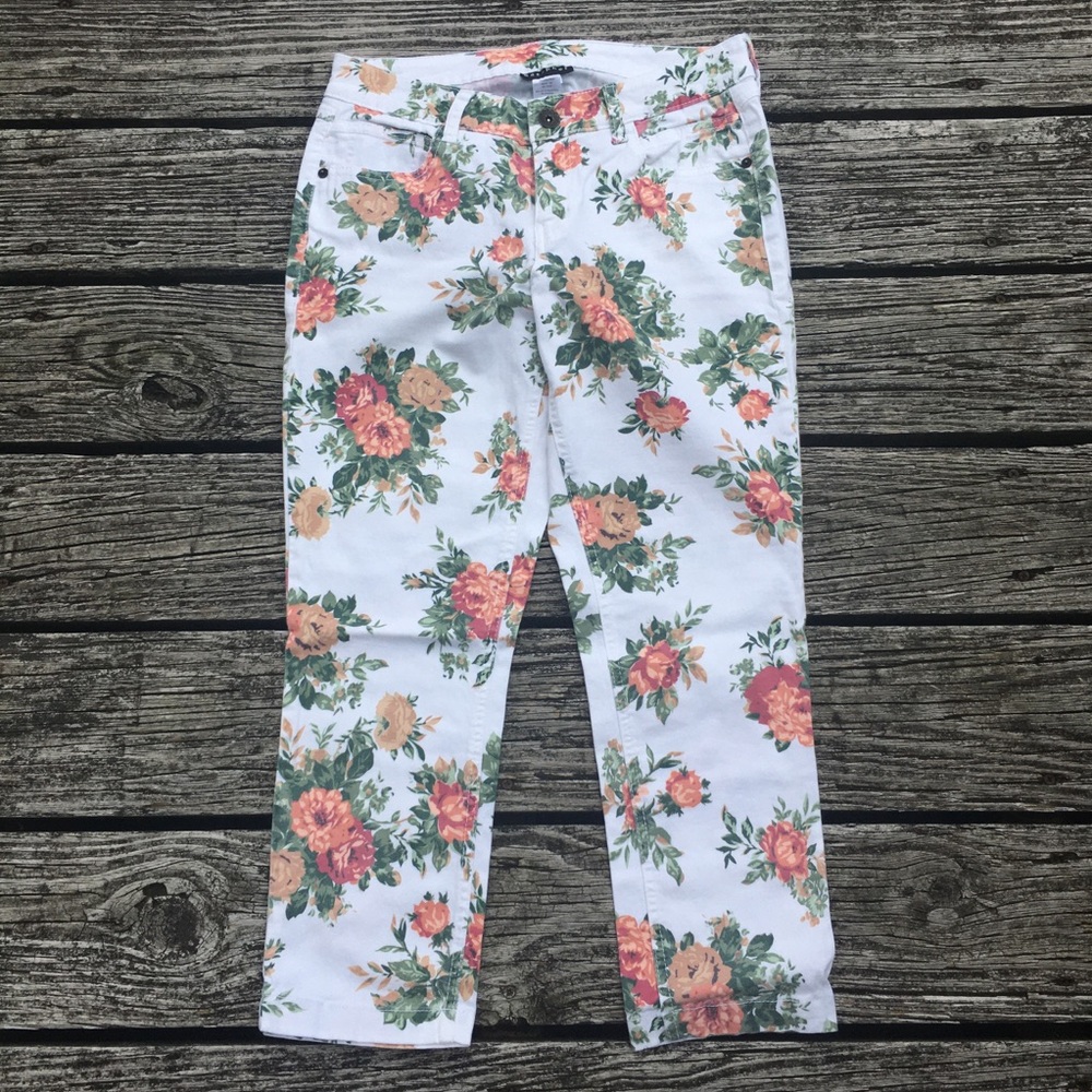 Metaphor | Floral Capris